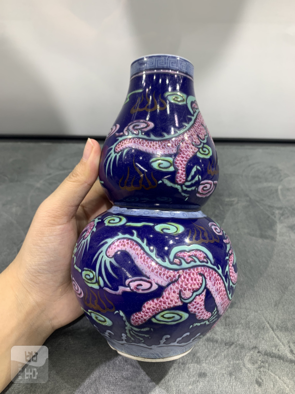 清晚期霁蓝釉粉彩龙纹葫芦瓶 - 图4